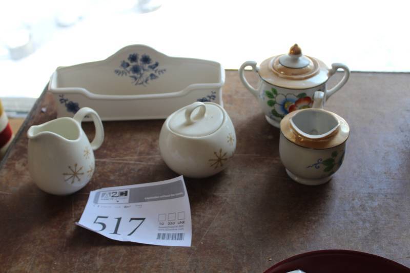 lot 517 image: Ceramic Creamer Cups with Serving Tray
