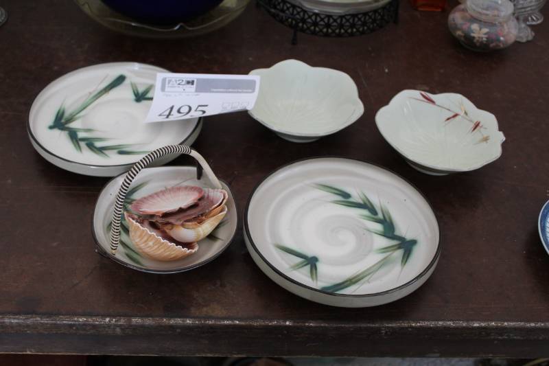 lot 495 image: Ceramic Serving Bowls, Sea Shells