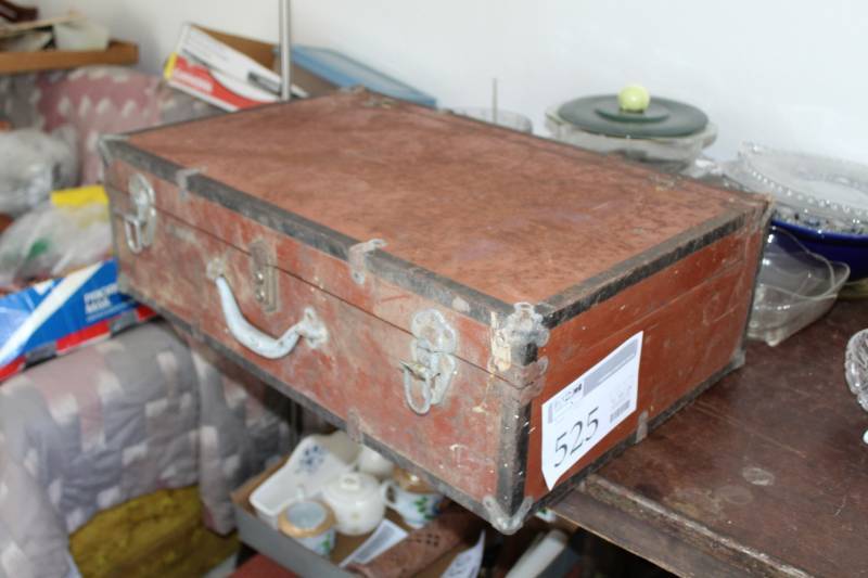 lot 525 image: Wood Tool Chest
