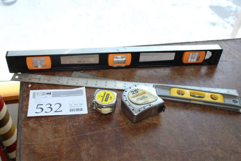 lot 532 image: Hand Tools - Tape Measures, Levels, Metal Rulers