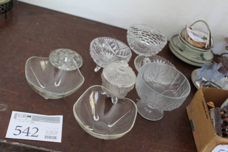 lot 542 image: Glass Bowls, Glass Candy Dishes