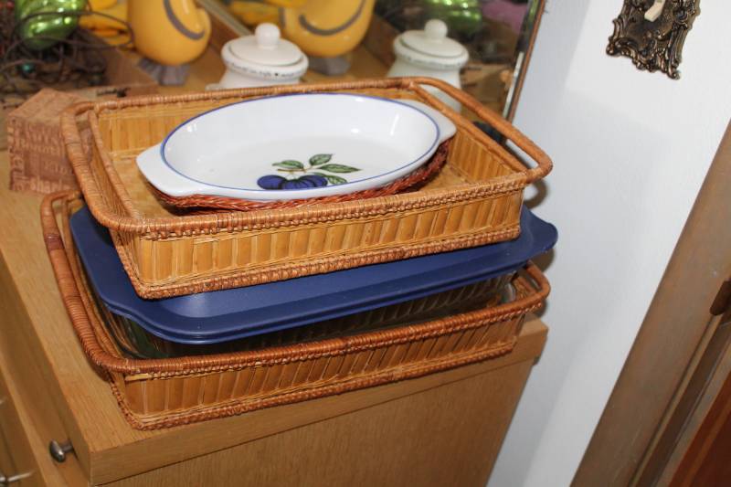 lot 544 image: Pyrex Glass and Ceramic Serving Dishes with Wicker Storage Holders