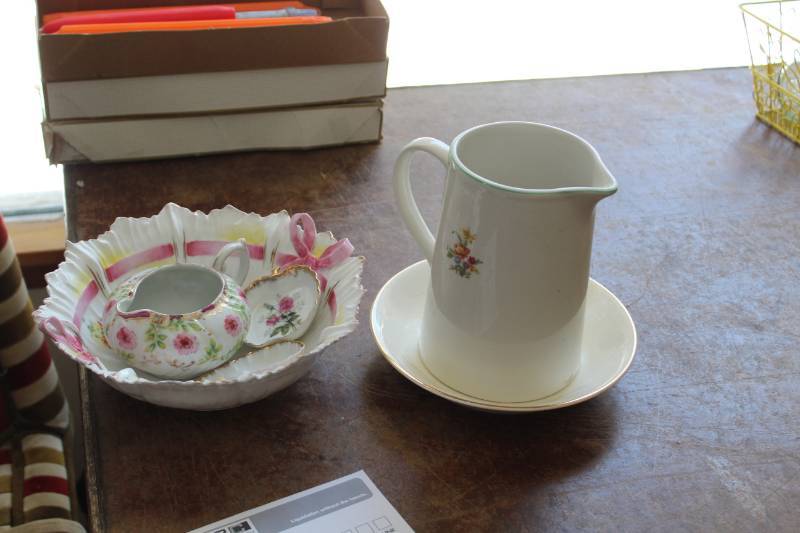 lot 545 image: Floral Ceramic Serving Bowls, Creamers, Saucer