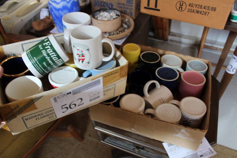 lot 562 image: Ceramic Coffee Mugs