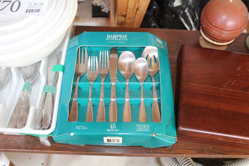 lot 560 image: Hampton Silversmith 45-Piece Flatware Service For Eight