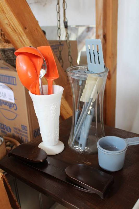 lot 558 image: Kitchen Cooking Utensils, Baking Utensils