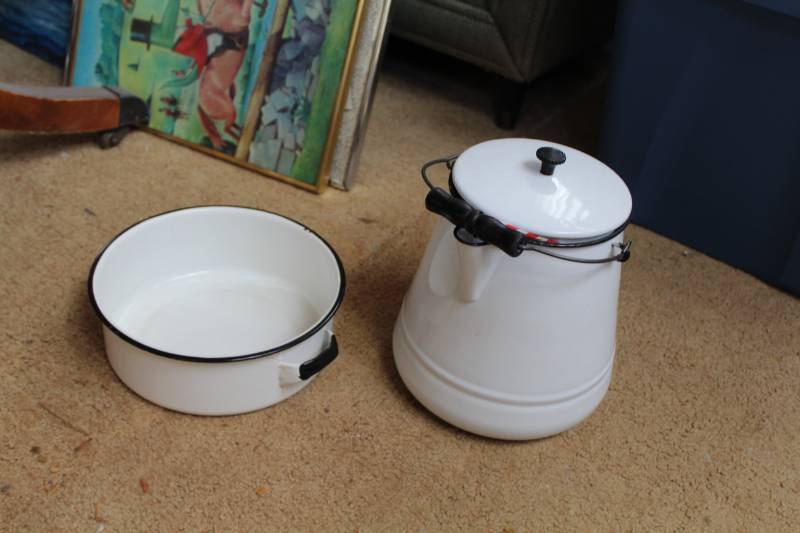 lot 576 image: Enamalware Cooking Pot, Pitcher with Lid