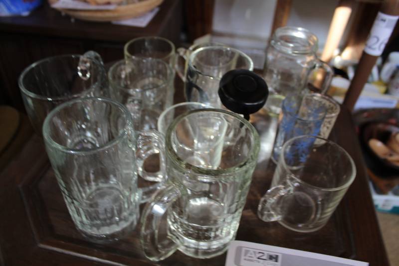 lot 568 image: Glass Mugs