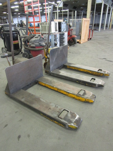 BARRETT LIFT TRUCK