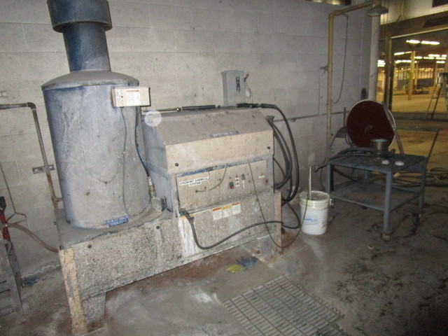 INDUSTRIAL PRESSURE WASHER WITH HEAT