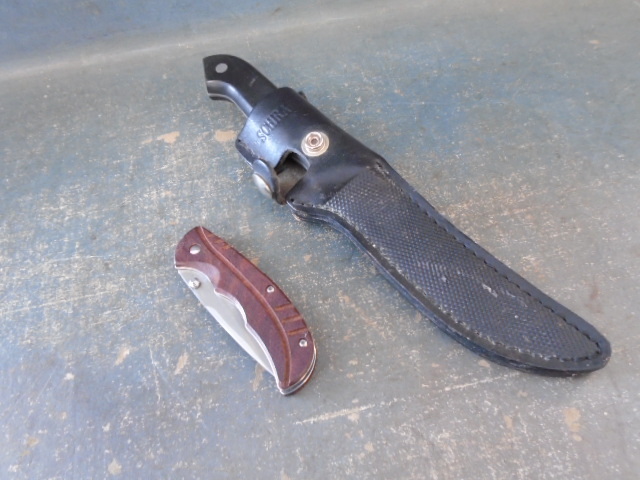 lot 10 image: Knives