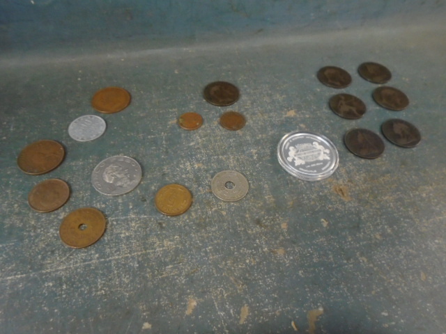 lot 25 image: Collectible Coins