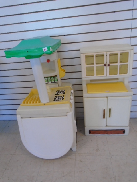 lot 30 image: Little Tikes Kitchen and More