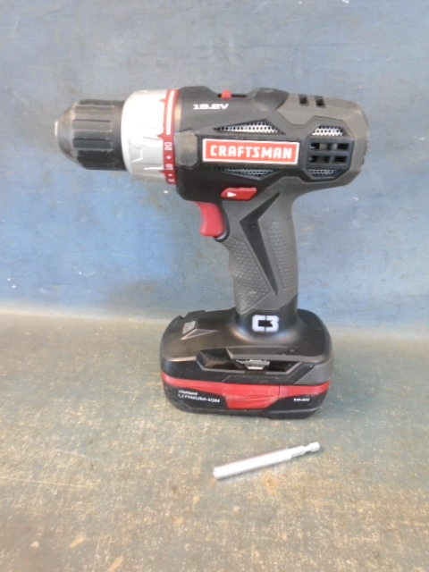 lot 33 image: 12 Drill Driver