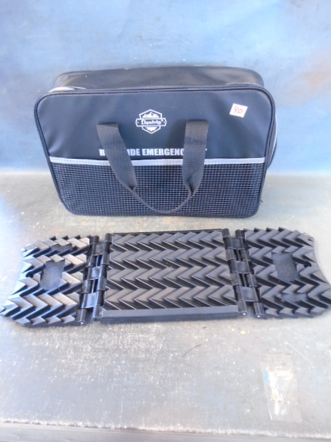 lot 40 image: Roadside Emergency Kit