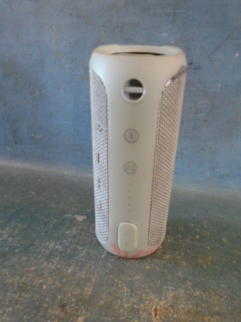 lot 66 image: JBL Portable SPeaker