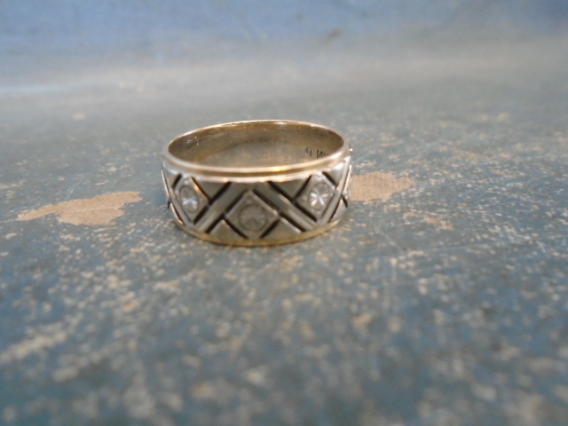 lot 60 image: Mens Ring