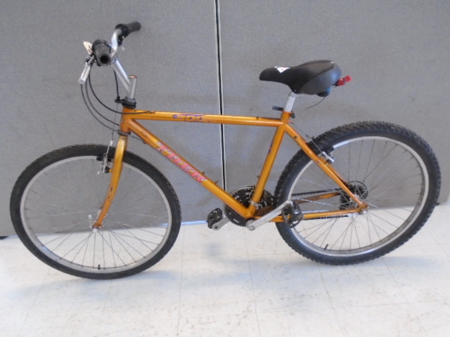 lot 85 image: Trek 300 Sport Bicycle