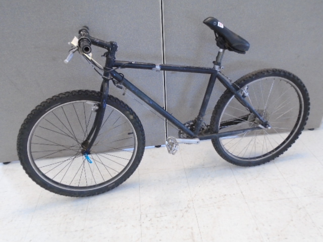 lot 87 image: Black Frame Mountain Bike