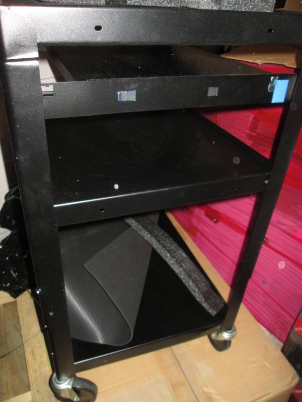 lot 319 image: bretford Computer Metal cart on whe...
