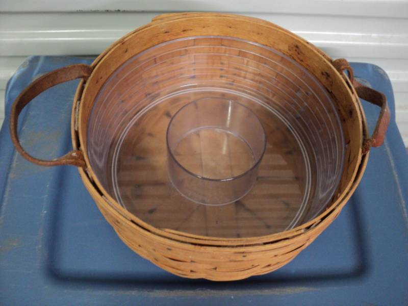 lot 9 image: Longaberger Chip Basket 10 Diamete...