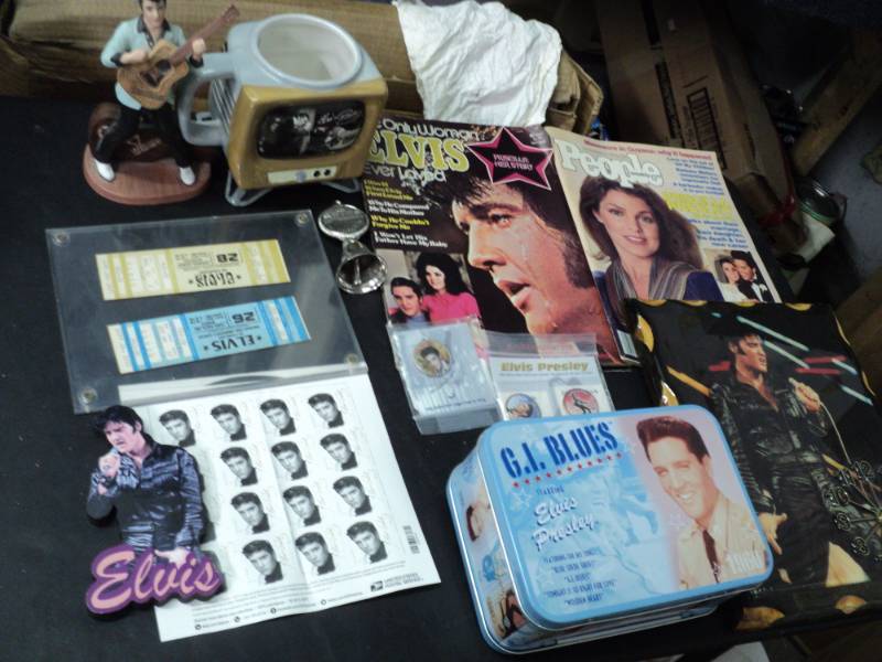 lot 19 image: Elvis Memorabilia...