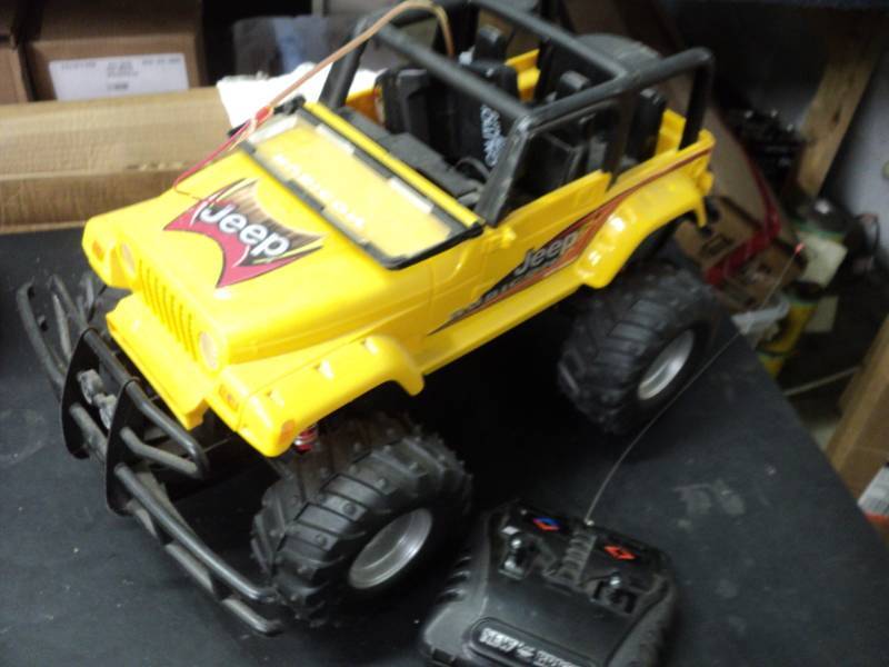 lot 28 image: Jeep and Remote untested...