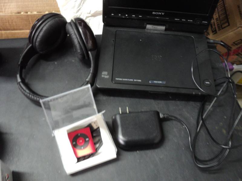 lot 32 image: Sony Portable CDDVD player and MP3...