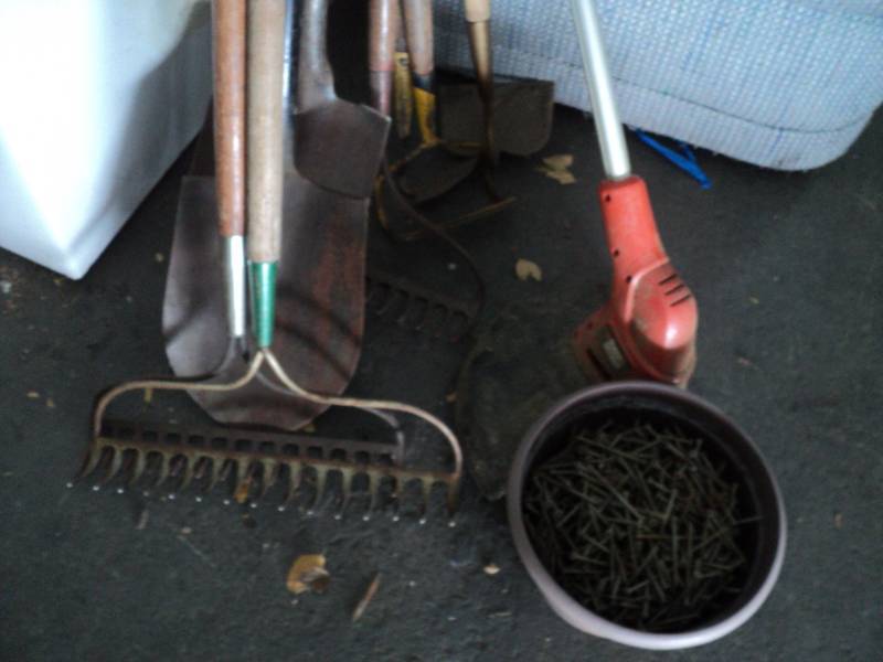 lot 37 image: Rakes, Shovels, Electric Trimmer, S...