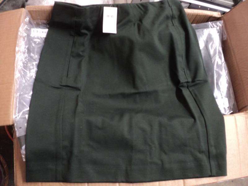 lot 100 image: Lot of 40 J. Hill Hunter green Skir...