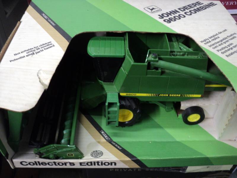 lot 144 image: John Deere 9600 Combine- Collection...