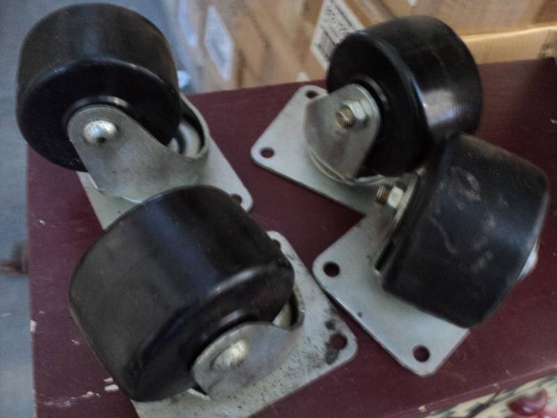 lot 181 image: set of 4 Casters 500 lbs. weight e...