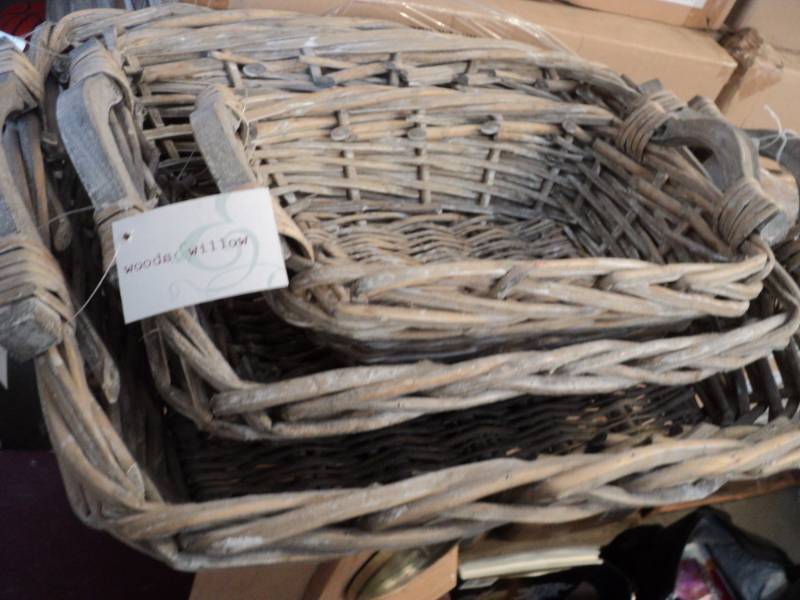 lot 182 image: 40 Baskets 2 sizes 9 and 10 se...