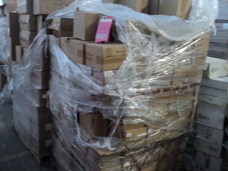 lot 194 image: Pallet of Cell Phone Neck Holders...