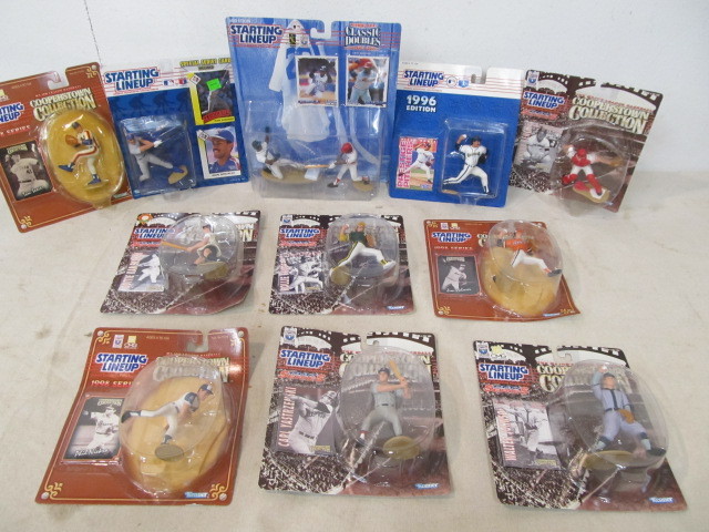 lot 31 image: Group of STARTING LINEUP Sports Figures