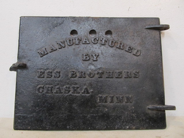lot 36 image: Antique Cast Iron ESS BROTHERS StoveFurnace Door - Chaska