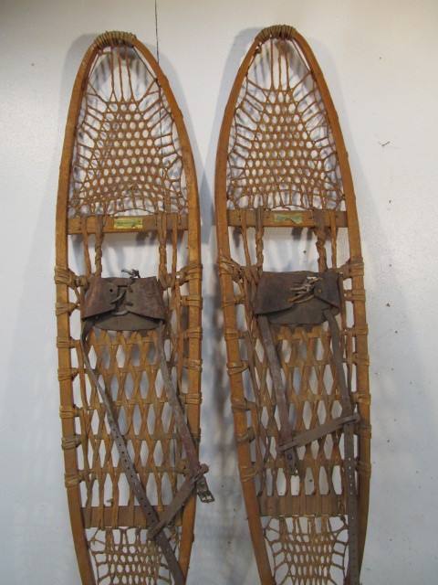 lot 52 image: Pair of Vintage SPACECRAFT Snowshoes