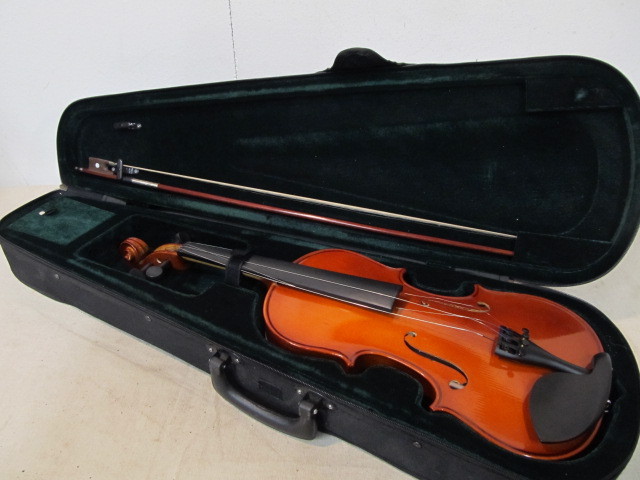 lot 53 image: BESTLER Violin wBow & Case