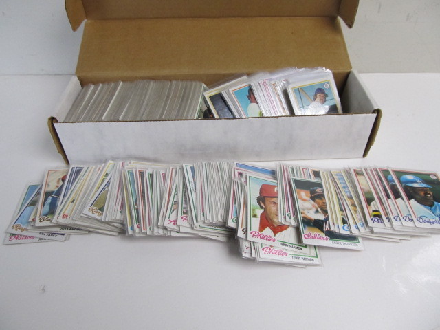 lot 61 image: Large Lot of 1978 Topps Baseball Cards