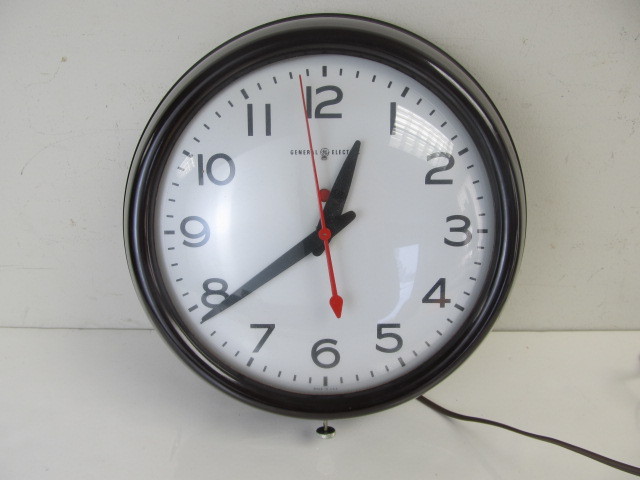 lot 199 image: working Vintage KitchenSchool Style Wall Clock