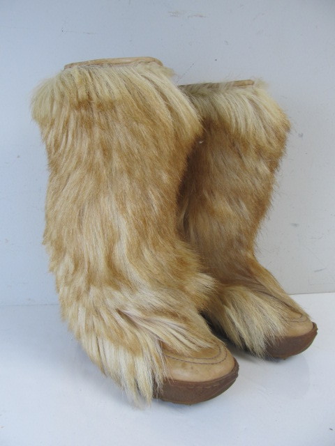 lot 119 image: NICE Pair of Ladies HUSKY Boots by Bastien - Made In Canada - Size 6M