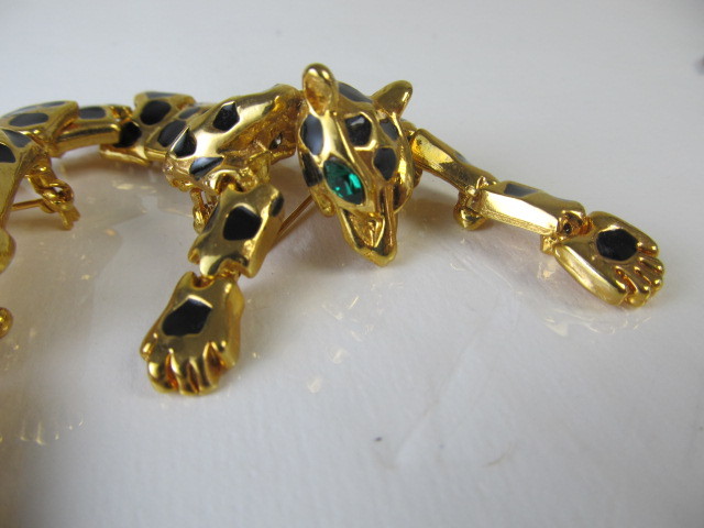 lot 122 image: LARGE Vintage Jointed & Jeweled Leopard Brooch Pin