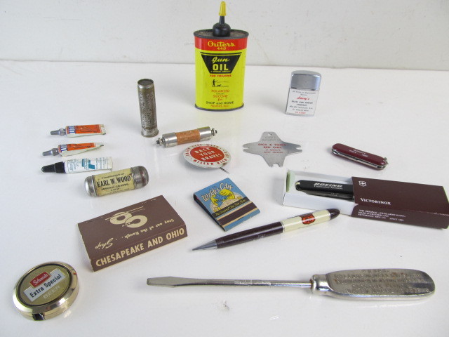 lot 66 image: Nice Lot of Vintage Advertising Smalls