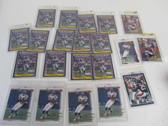 lot 74 image: 20 RANDY MOSS Football Cards