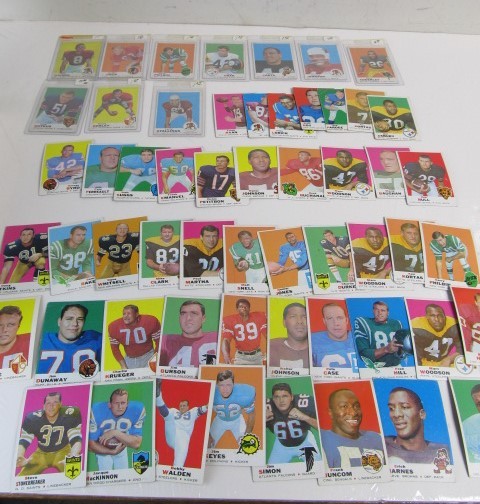 lot 83 image: Lot of 1969 Topps Football Cards