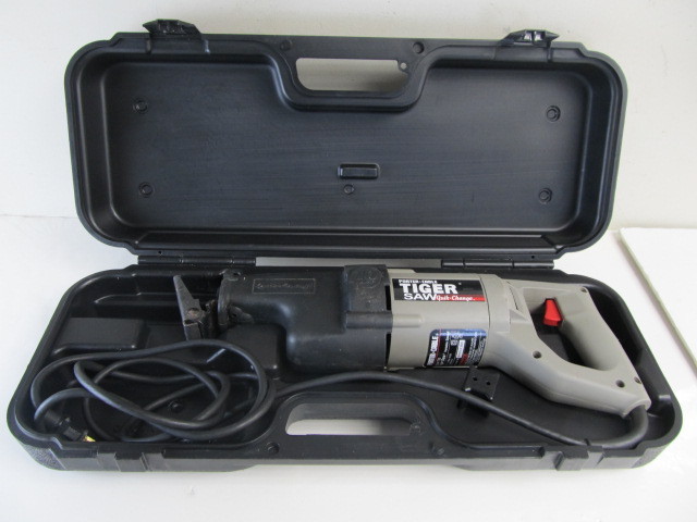 lot 88 image: NICE Working PORTER CABLE Quik-Change Tiger Saw
