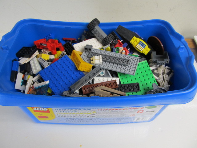 lot 94 image: 6 Lbs of Assorted LEGOS 