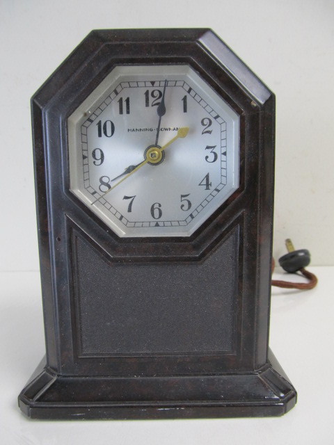 lot 97 image: Vintage Deco MANNING BOWMAN Bakelite Desk Clock