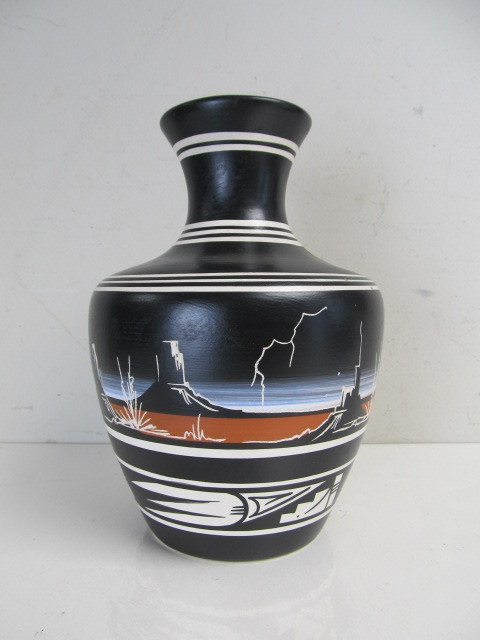 lot 136 image: Signed Vintage Navajo Pottery Vase