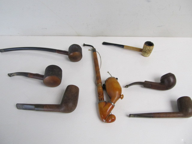 lot 150 image: Nice Group of Vintage Smoking Pipes